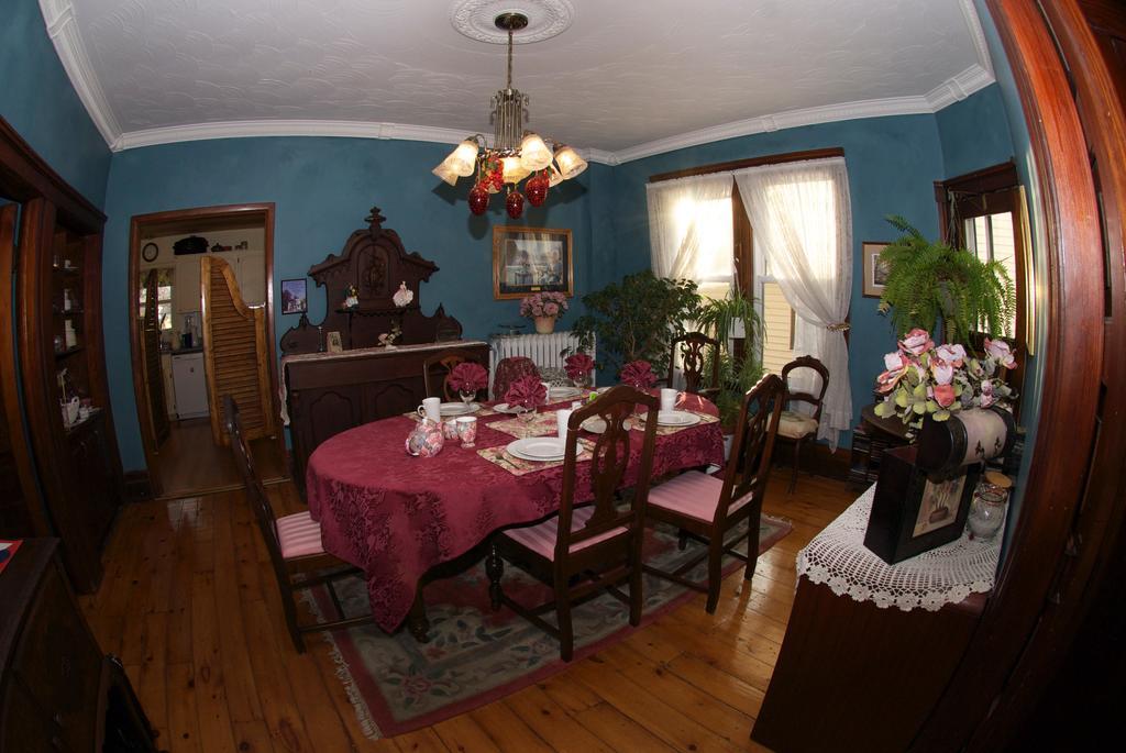 Bondy House Bed & Breakfast Bed & Breakfast Amherstburg Exterior photo